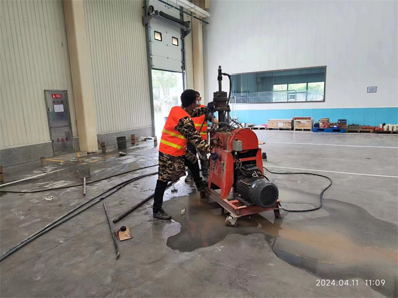 海港厂房地面下沉塌陷注浆加固施工